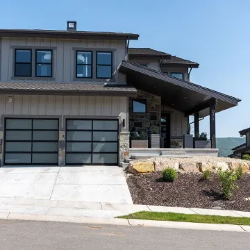 New Luxury Home Sleeps 14 with 2 Bunk Rooms and Hot Tub. Near Skiing and Lake!