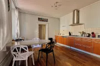 Spacious apartment 100m² + parking downtown