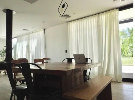 Valle de Uco Modern Chic w/ pool Отели в г. Тунуйян