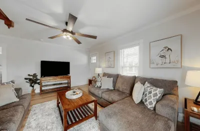 Summer Breeze Отели рядом с достопримечательностью «Explore OC»