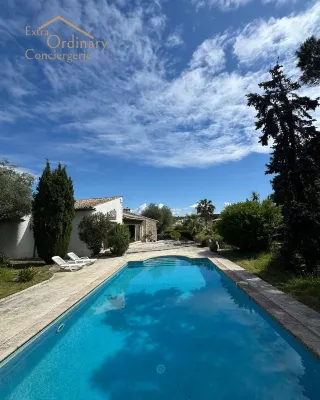 Authentic Provencal farmhouse in a private residence 방스 호텔