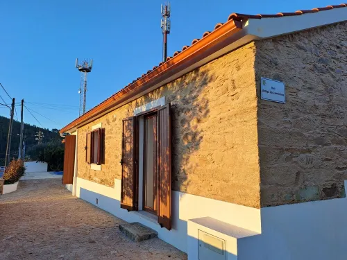 Family country house with swimming pool and open-plan kitchen. Hotels in Castelo Branco