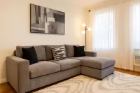 Stylish 1BR with NYC Views. Steps 2 Bus & 10 Mins to NYC 위호켄 호텔