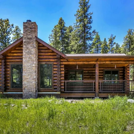 Cozy Mountain Cabin 1 Hour from Denver Backs up to National Forest EV Charging!