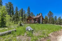 Cozy Mountain Cabin 1 Hour from Denver Backs up to National Forest EV Charging!