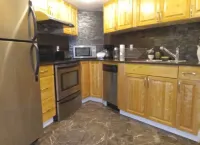 Prestigious Bright Garden Level Hotel a West Vancouver