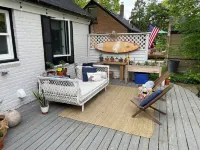 Charming 2-bedroom house in beach community Hotels in Sylvan Lake