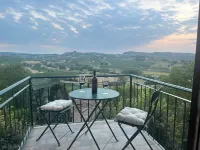 PANORAMIC HILLSIDE APARTMENT Hotel a Agliano