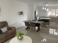 Modern, spacious y and private garden,