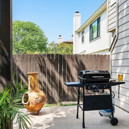 Heart of Pflugerville: Charming 4 BR Home w/Grill & Prime Location!