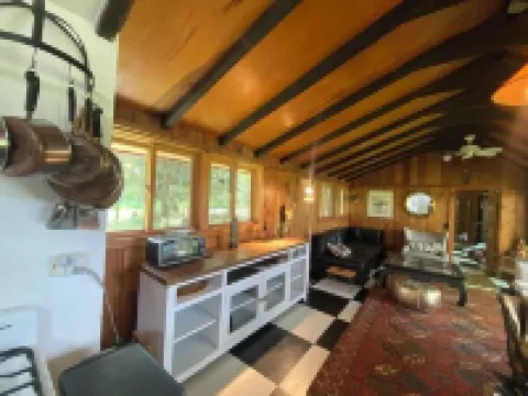 Enchanted 2 bedroom, x-lake cabin with mountain views.  Fast WFYI , Napanoch.