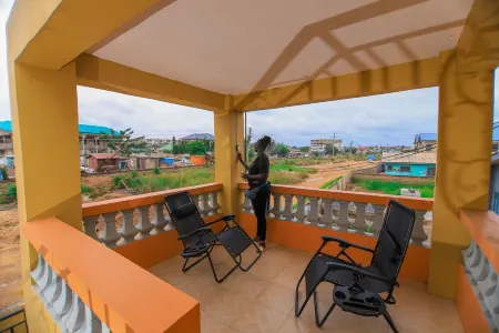 Revival Holistic Living Отели в г. Sakumono