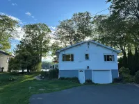 Glass Lake Cottage Hotels in Sand Lake