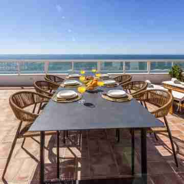 Beachfront Penthouse With Seaviews and Pool Dining/Meeting Rooms