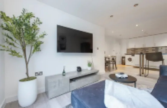Stylish Luxe Apartment in Crayford