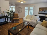 4 Minute drive to casino. Lake, park, marina, restaurants, stores 5 minute walk