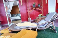 Discover La Casa de las Violetas in the heart of Ecija Hotel dekat Fantasy Land