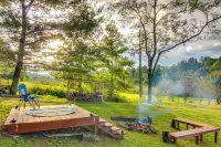 Hendersonville Creekside Cabin Near DuPont Forest - Homestays