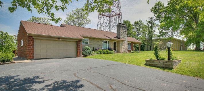Home w/ Hot Tub + Deck ~ 3 Mi to Ark Encounter! Hotels in Williamstown