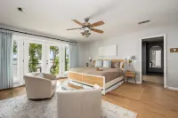 Luxe Lakefront Retreat with Hot Tub and Kayaks - Stunning Oasis