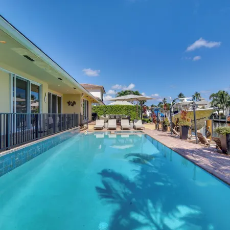 Canal Access & Pool: Lighthouse Point Getaway!