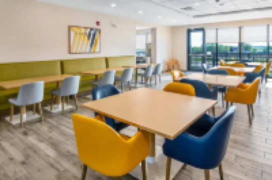 Comfort Inn  & Suites