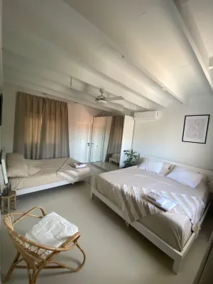 Palm Beach VacaySuites - Coconut Suite - Top Floor