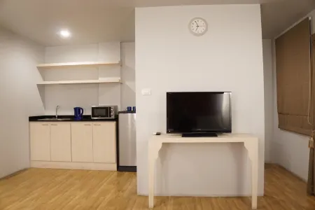 The One Residence Hotel Отели рядом с достопримечательностью «Ramkhamhaeng University Bang Na Campus»