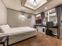 光州市新安洞Zeus 鄰近光州市立民俗博物館的酒店