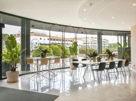 B&B Hotel Latina Отели в г. Сецце