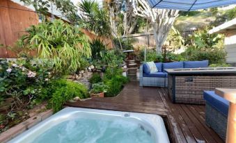 New Cozy Studio 2 Queen Beds, Kitchen Walk to Water