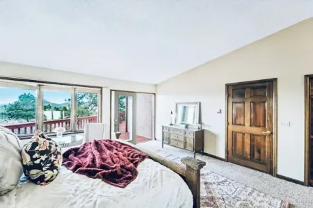 *NEW!!* Country setting near AFA, Venues, & Lake Отели в г. Дуглас