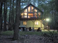 Peaceful fully renovated chalet in Lake Harmony, dog friendly!