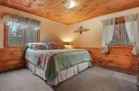 Lakefront! Pine Cone Cottage on Lake McKinley NEW