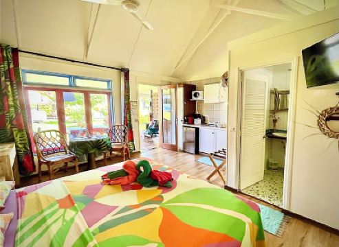 Linareva Moorea Beach Resort