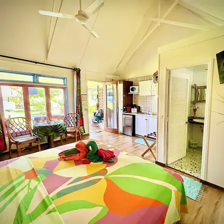 Linareva Moorea Beach Resort