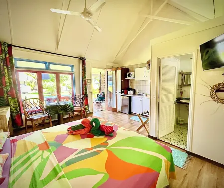 Linareva Moorea Beach Resort Отели в г. Паопао