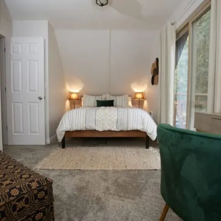 Welcoming cabin in Mt. Hood Corridor