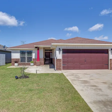 Spacious Navarre Retreat w/ Fenced-in Yard!