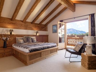 Exclusive Tyrolean Chalet near Ski lifts