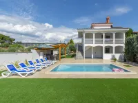 Relaxing Villa near Porec with Pool - 3-Star