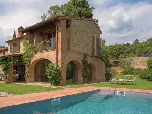 Villa with Pool and Wine Country Charm
