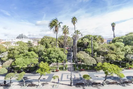 Capital Plaza Hotel Отели рядом с достопримечательностью «Церковь святого Филиппа Нери»