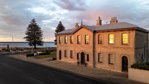 The Customs House Port MacDonnell Hotels in Port Macdonnell