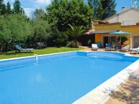 Cozy Noves Home with Pool Access Hotels in Noves