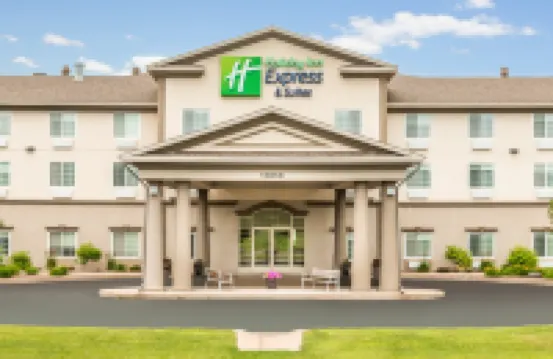 Holiday Inn Express & Suites EAU CLAIRE NORTH by IHG
