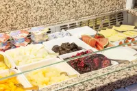 Holiday Inn LINCOLN by IHG - breakfast