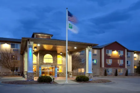 Holiday Inn Express & Suites Scottsbluff-Gering Отели в г. Скоттсблаф