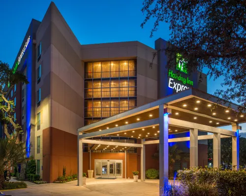 Holiday Inn Express & Suites SAN ANTONIO MEDICAL-SIX FLAGS by IHG Hotels near Northwest San Antonio