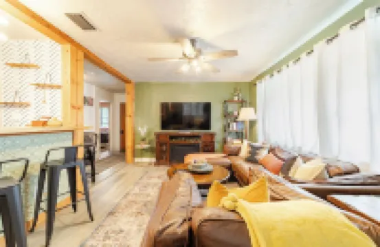 Spacious 3Br/2Bath Downtown Gem w/ Huge Yard • Firepit • Grill